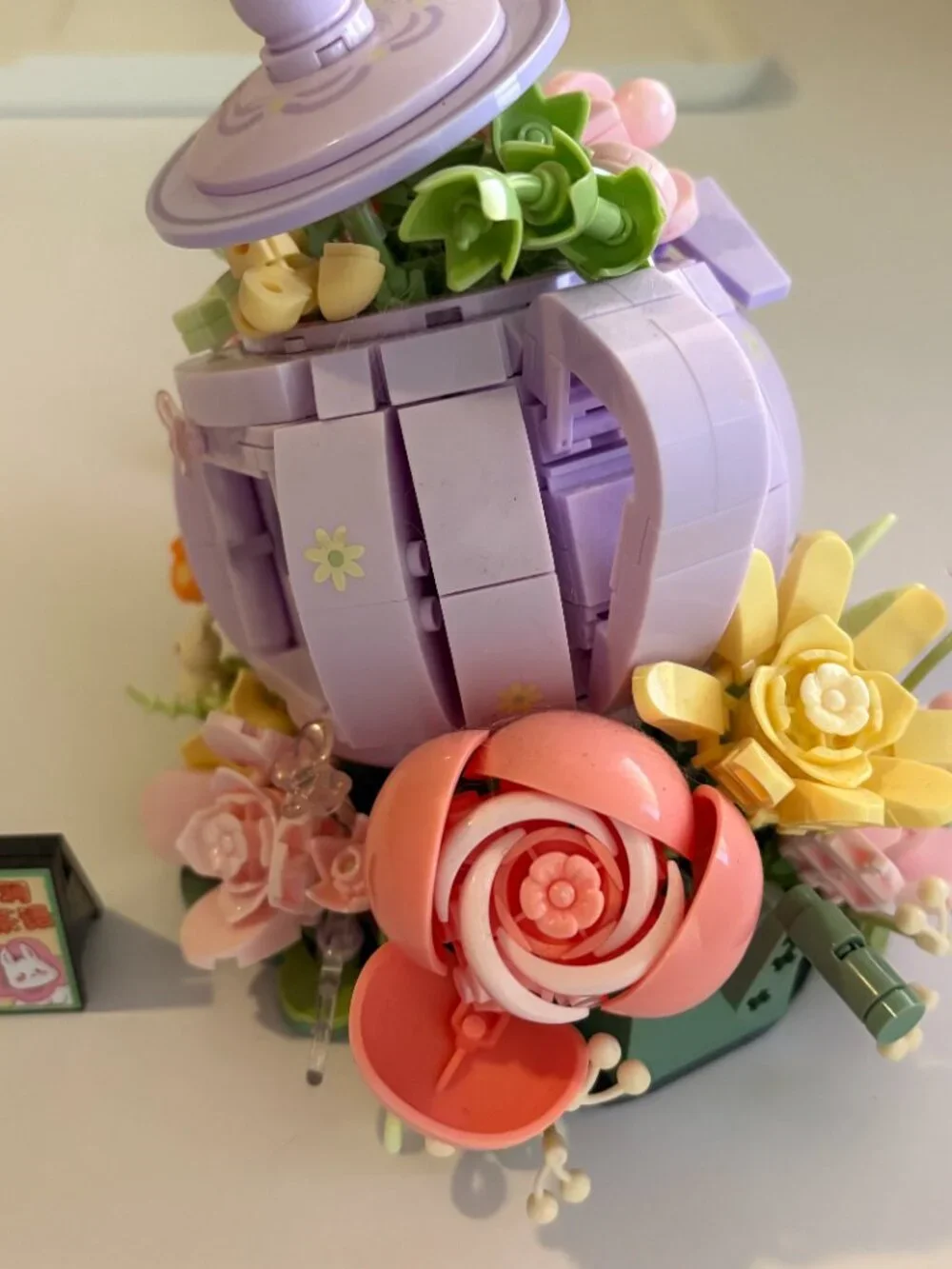 SEMBO Block Florist Series Stream Tea Language Flower Garden Set (575 PCS)